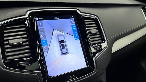 Volvo XC90 13 of 26