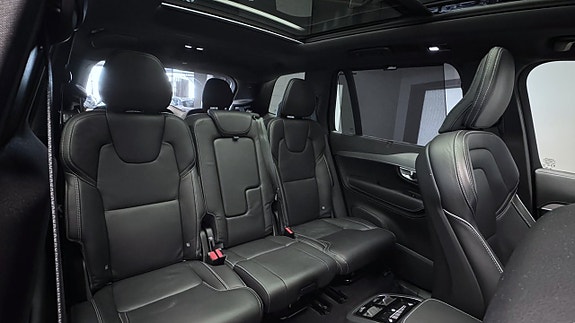 Volvo XC90 8 of 26