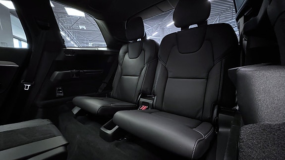 Volvo XC90 9 of 26