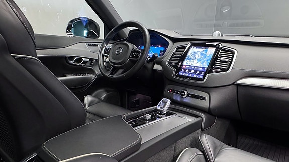 Volvo XC90 10 of 26