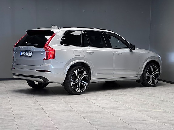 Volvo XC90 2 of 26