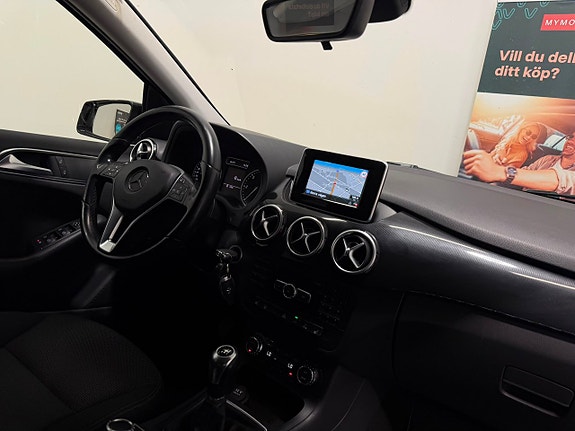 Mercedes-Benz B200 2 of 20