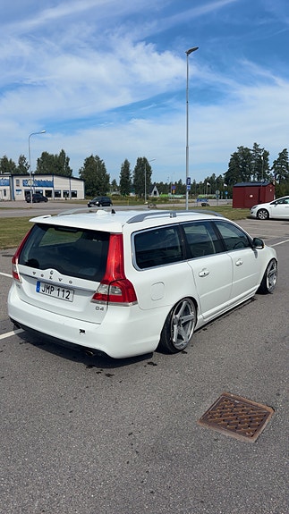 Volvo V70 3 of 7