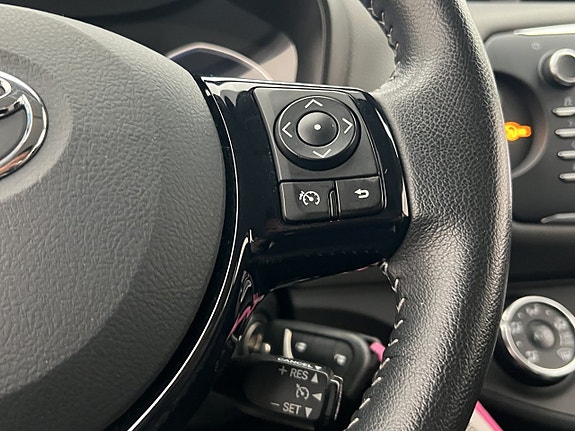 Toyota Yaris 16 of 22