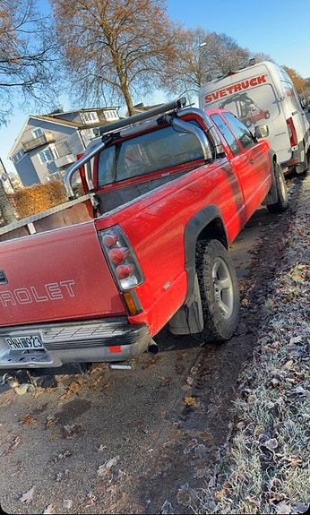 Chevrolet K2500 2 of 5