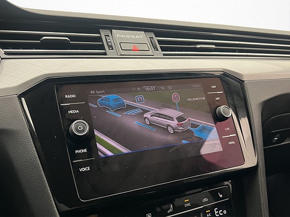 Volkswagen Passat 21 of 26