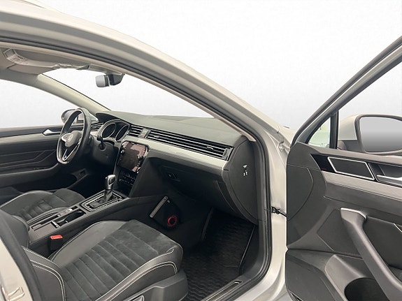 Volkswagen Passat 12 of 26