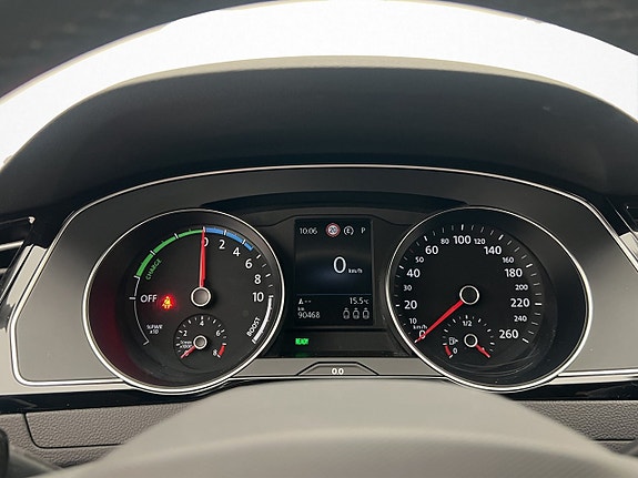 Volkswagen Passat 15 of 26
