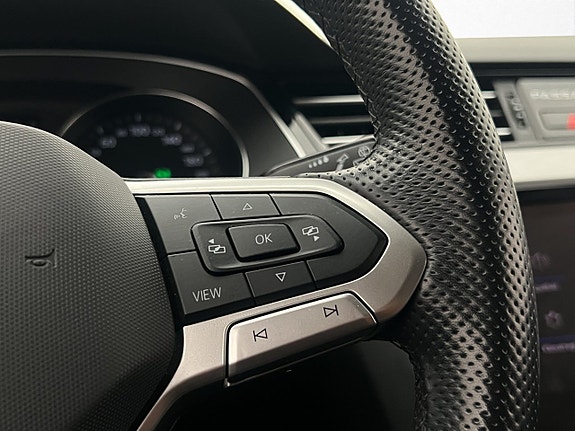 Volkswagen Passat 17 of 26