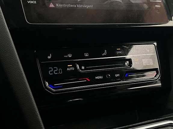 Volkswagen Passat 22 of 26