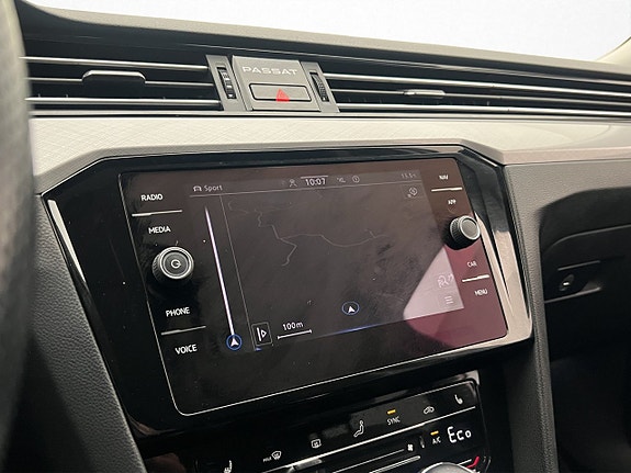 Volkswagen Passat 19 of 26