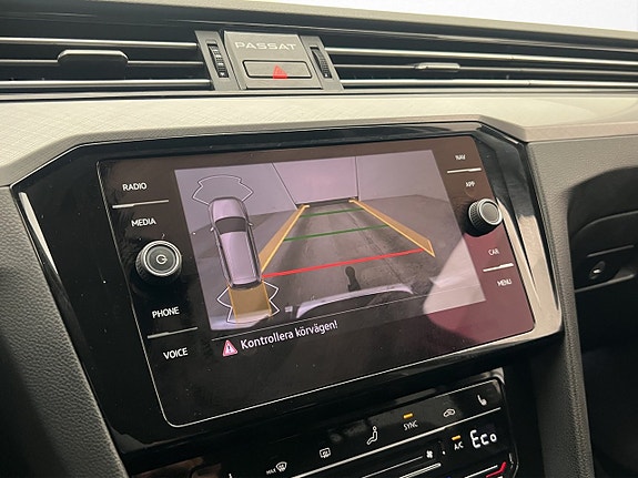 Volkswagen Passat 18 of 26