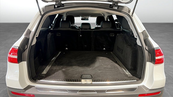 Mercedes-Benz E220 d 13 of 14