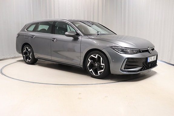 Volkswagen Passat 3 of 11