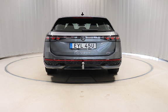 Volkswagen Passat 5 of 11