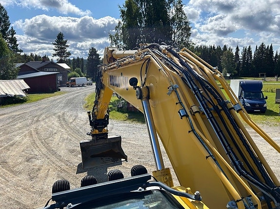 Komatsu PC 210 LC-11 22 of 24