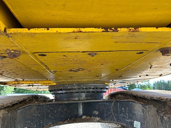 Komatsu PC 210 LC-11 7 of 24