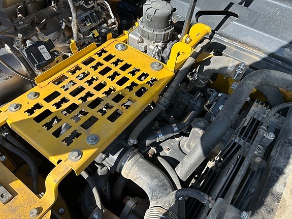 Komatsu PC 210 LC-11 18 of 24