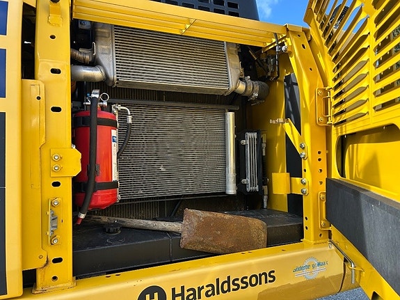 Komatsu PC 210 LC-11 12 of 24