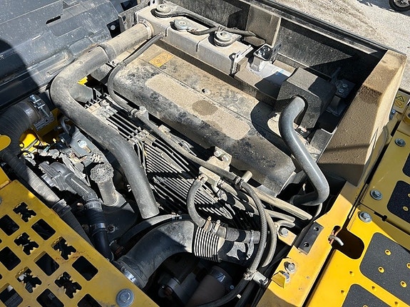 Komatsu PC 210 LC-11 17 of 24