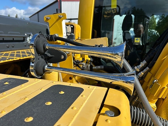 Komatsu PC 210 LC-11 11 of 24