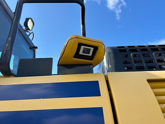 Komatsu PC 210 LC-11 8 of 24