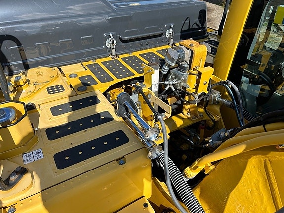 Komatsu PC 210 LC-11 16 of 24