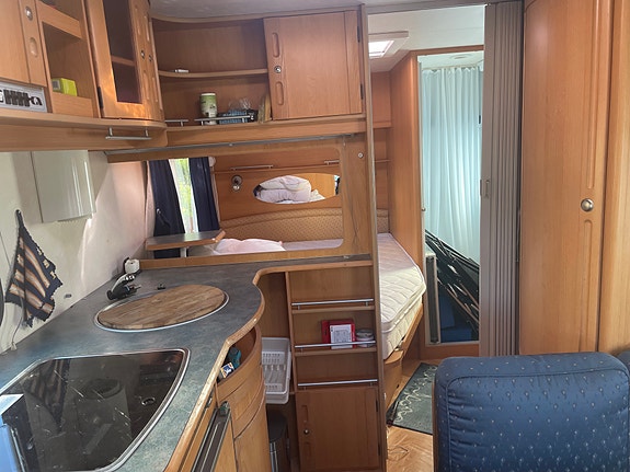 Adria Unica B 462 DP 5 of 7