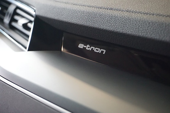 Audi Q8 e-tron 13 of 15