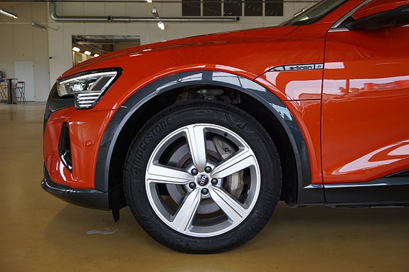 Audi Q8 e-tron 14 of 15