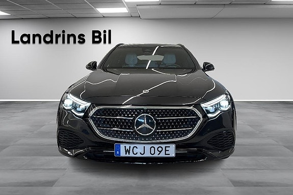 Mercedes-Benz E300 de 2 of 16