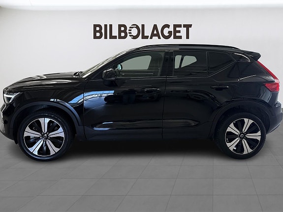Volvo XC40 2 of 9