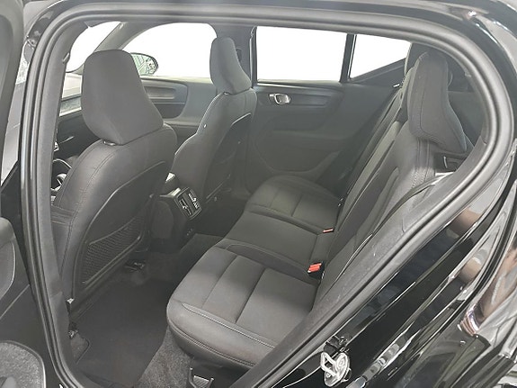 Volvo XC40 7 of 9