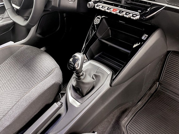 Peugeot 2008 11 of 16