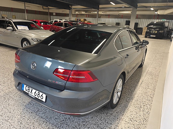 Volkswagen Passat 5 of 13