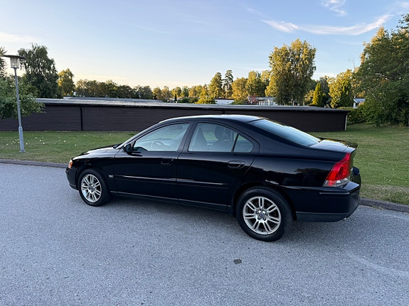 Volvo S60 3 of 16