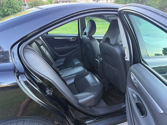 Volvo S60 9 of 16
