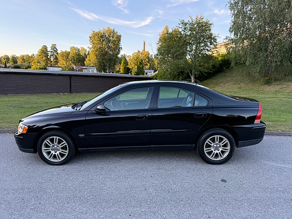 Volvo S60 2 of 16