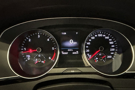 Volkswagen Passat Alltrack 13 of 17