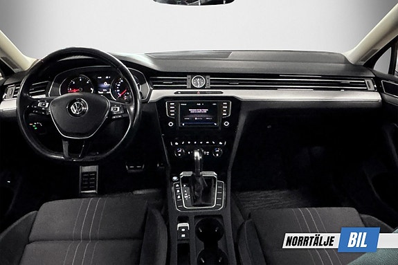 Volkswagen Passat Alltrack 2 of 17