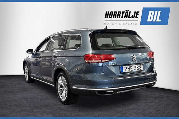Volkswagen Passat Alltrack 3 of 17