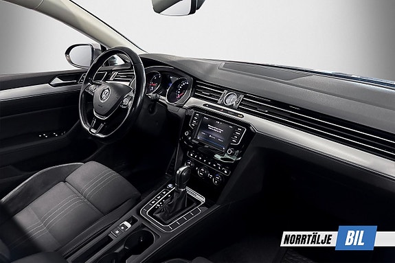 Volkswagen Passat Alltrack 10 of 17