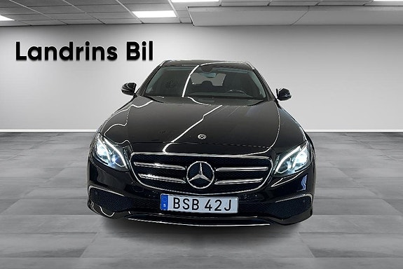 Mercedes-Benz E220 2 of 15