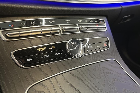 Mercedes-Benz E220 12 of 15