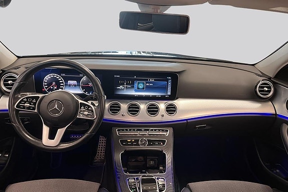 Mercedes-Benz E220 9 of 15