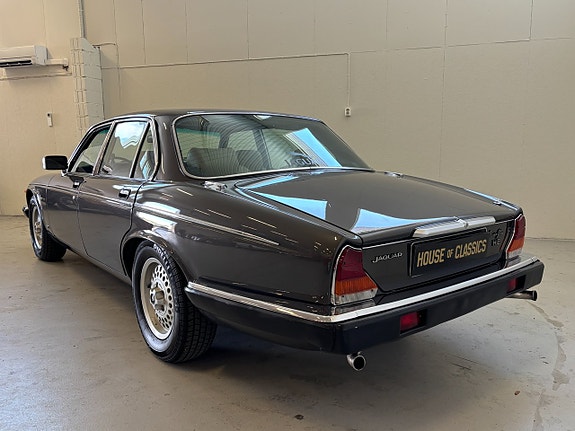 Jaguar XJ 6 of 22