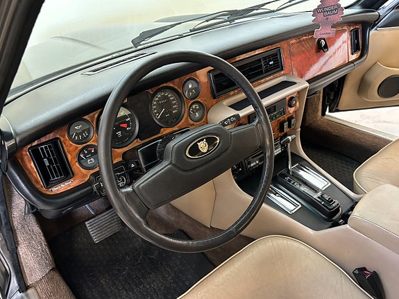 Jaguar XJ 13 of 22