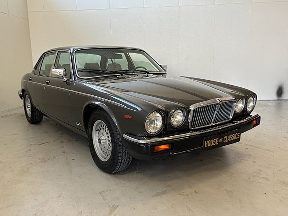 Jaguar XJ 3 of 22