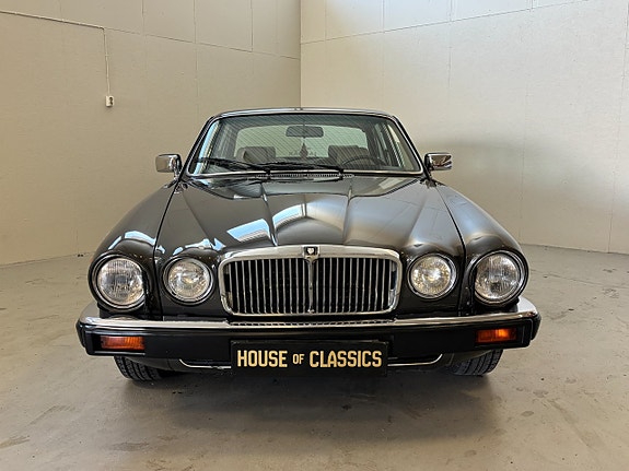 Jaguar XJ 2 of 22