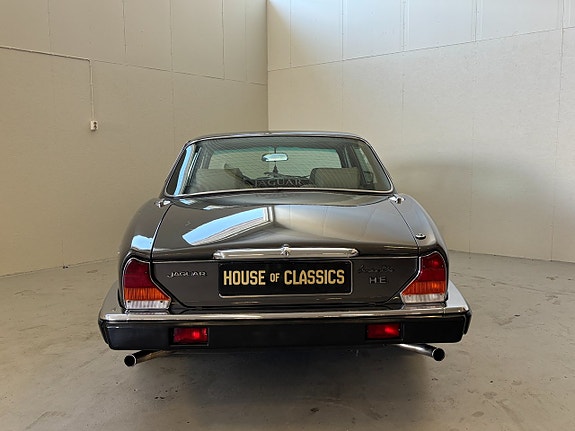Jaguar XJ 8 of 22